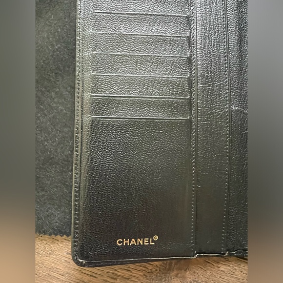 Authentic Chanel wallet on a chain - Picture 4 of 10